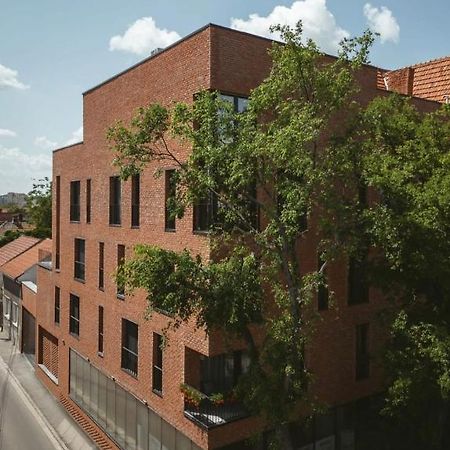 26Bricks Luxury Suites Oradea Exterior photo